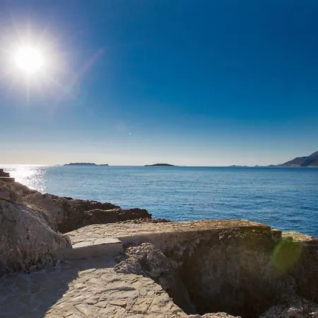 Peninsula Seafront - 1031 *