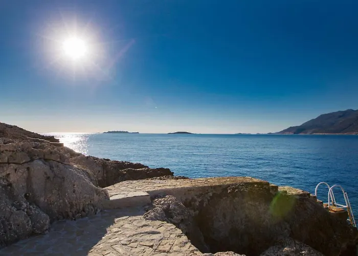 Peninsula Seafront - 1031 *