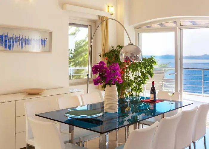 Peninsula Seafront - 1031 *